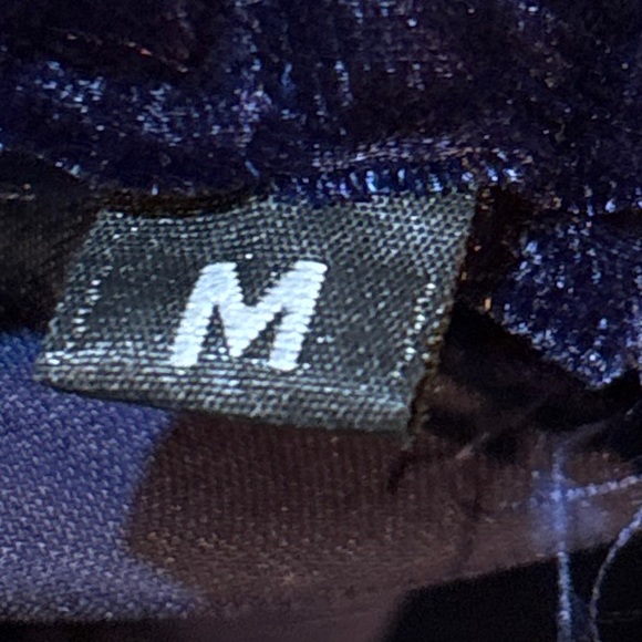 Darakhshan Desire Blue Velvet Embroidered Kurta Set. - Picture 15 of 16